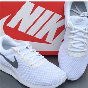 nike tanjun black friday